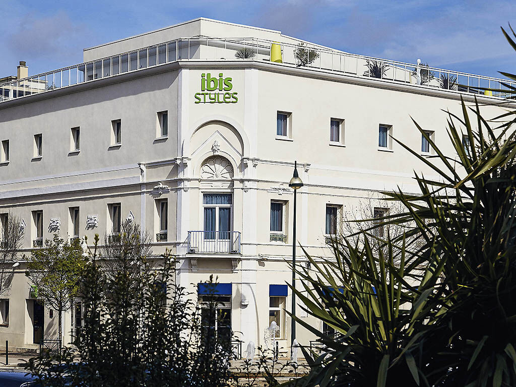 Ibis Styles Hyeres Rooftop & Spa Hyères Exterior foto